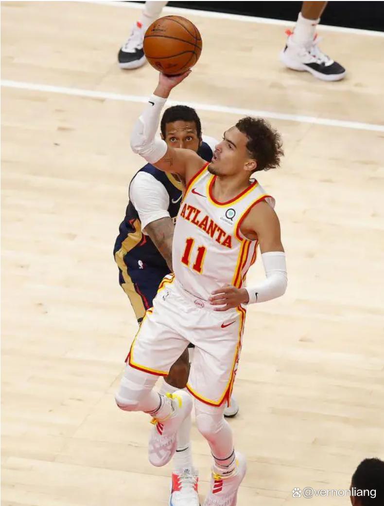 关于老鹰队闪电进攻效果显著，迅速拉开比分差距的信息