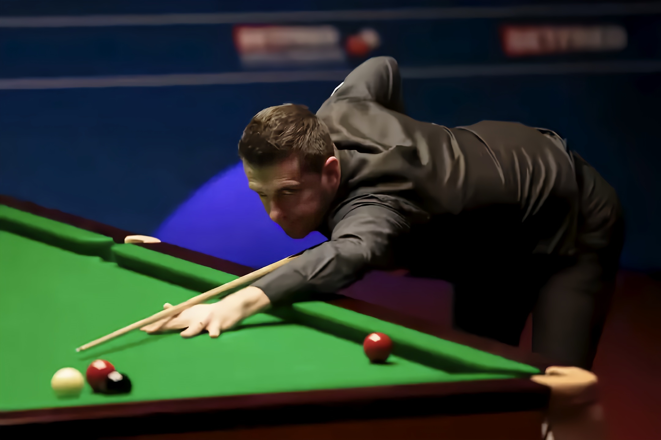 关于沃尔夫斯堡球员奋力拼搏，最终夺得关键胜利的信息