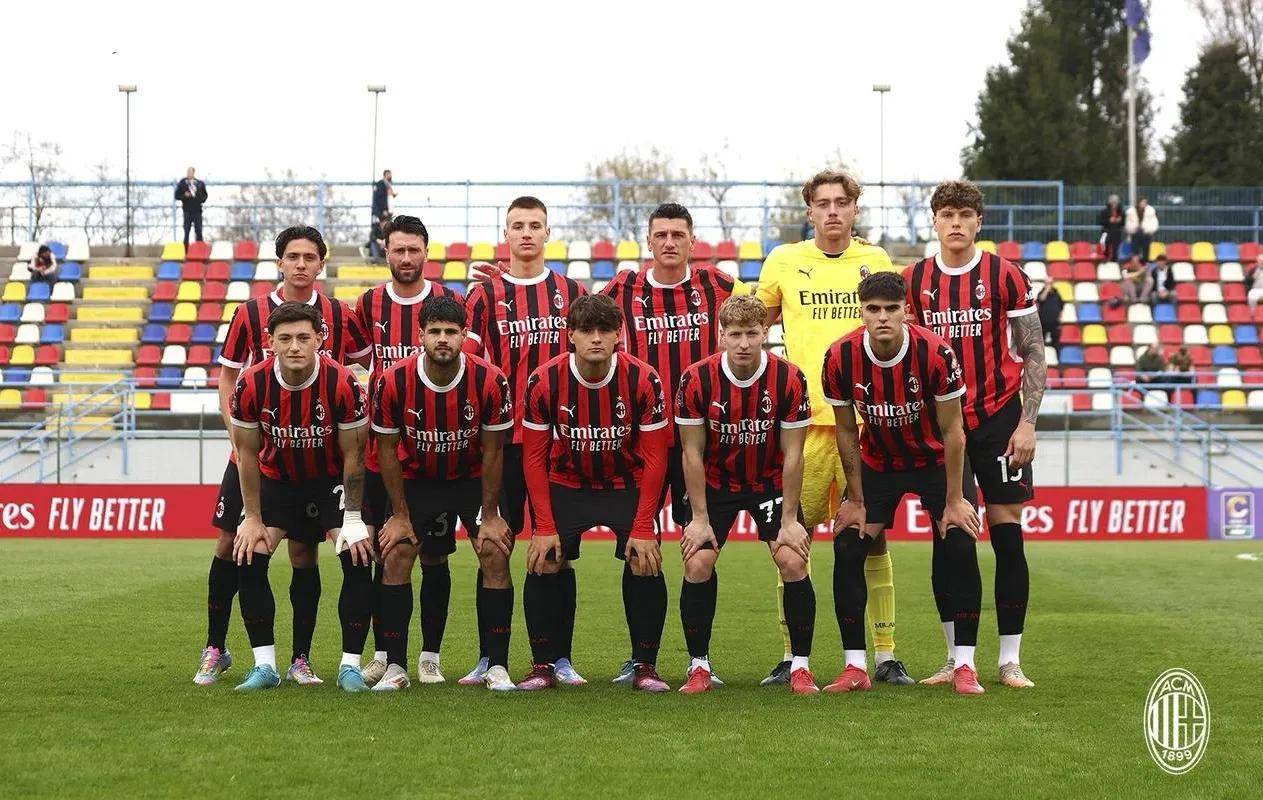 包含AC米兰苦苦挣扎，为保级奋力拼搏的词条