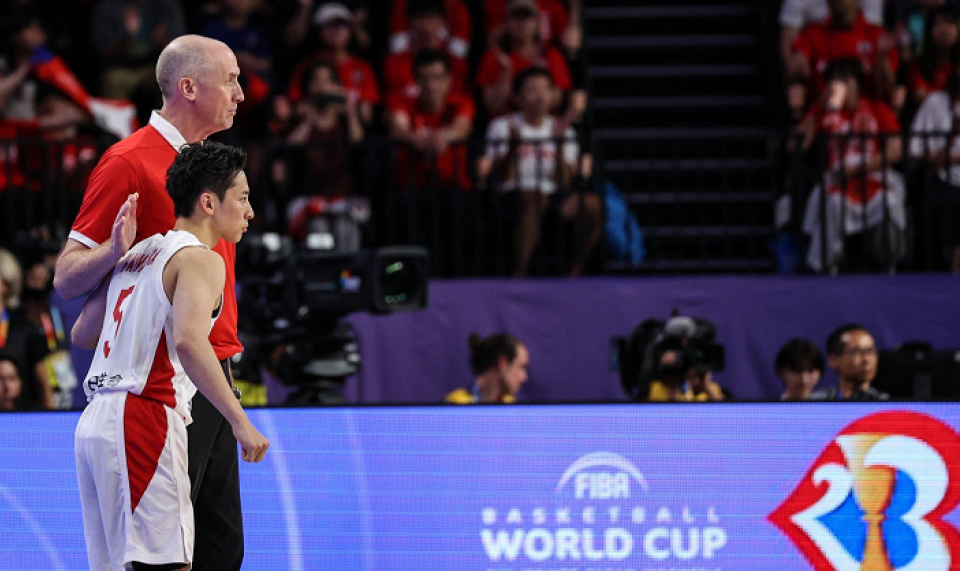 天津男篮球员团结合作，实现奇迹逆转