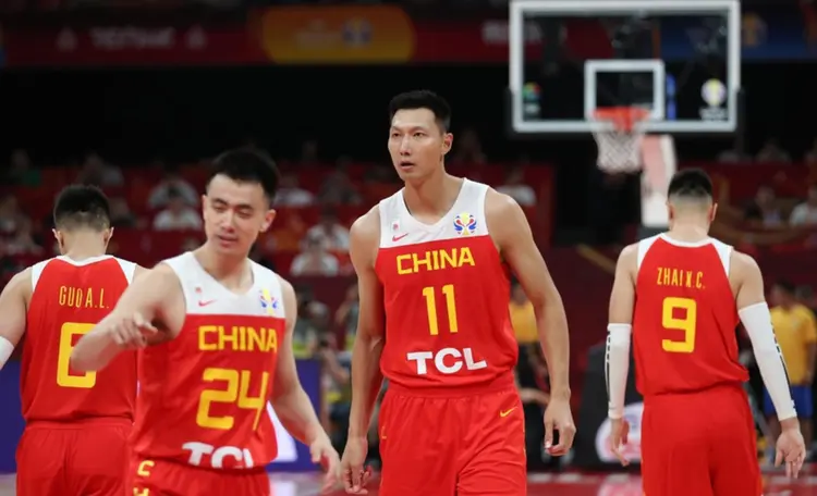 天津男篮球员团结合作，实现奇迹逆转