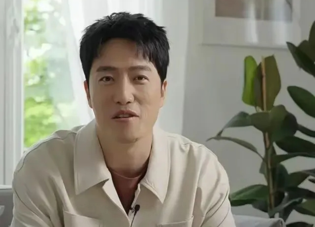 传奇球员复出亮相,场上再度掀起旋风 传奇球员复出亮相,场上再度掀起旋风