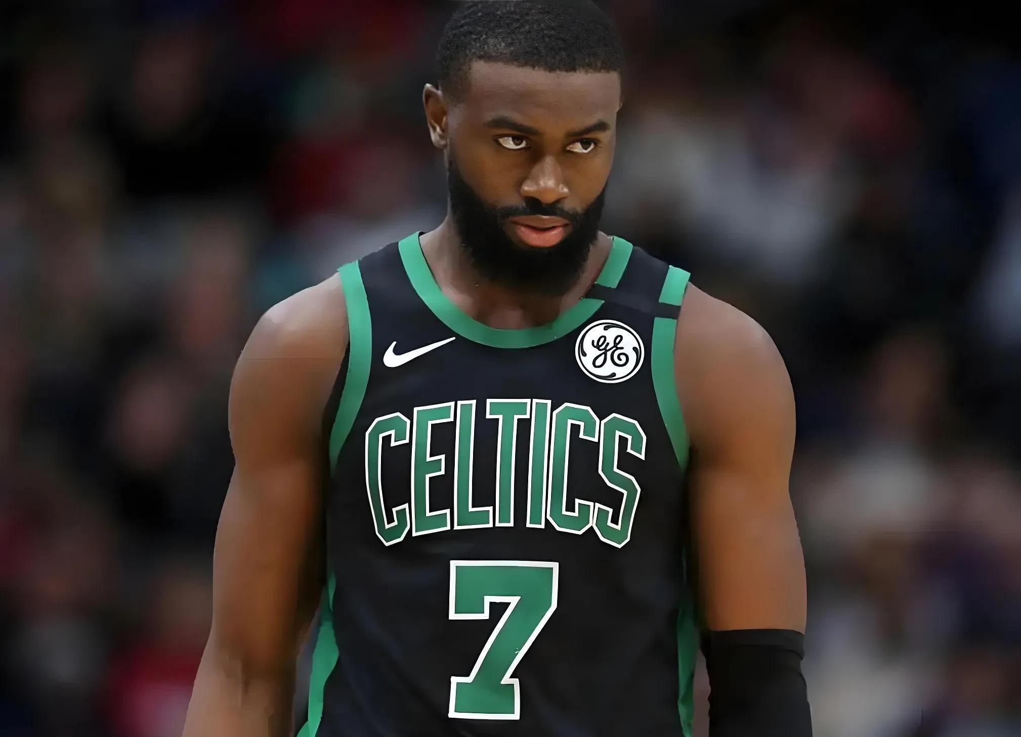 包含绿衫军凯尔特人队迎来明星球员回归的词条