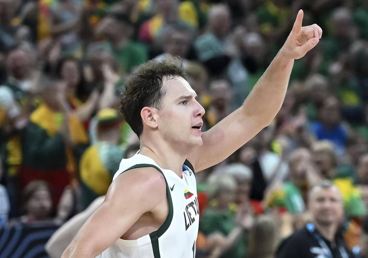 欧洲篮球联赛决赛激烈展开,强队争夺冠军 欧洲篮球联赛决赛激烈展开,强队争夺冠军