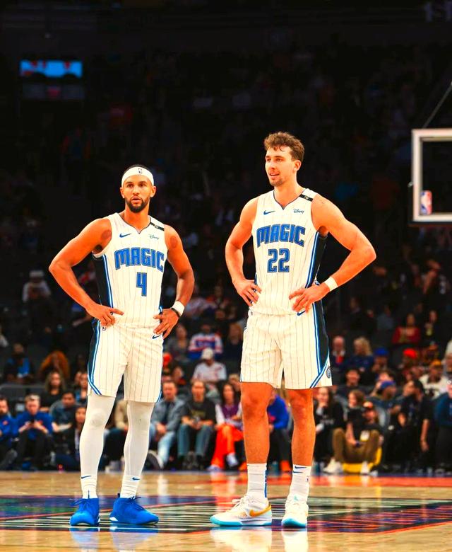 比赛中球队意外遭遇伤病危机 比赛中球队意外遭遇伤病危机