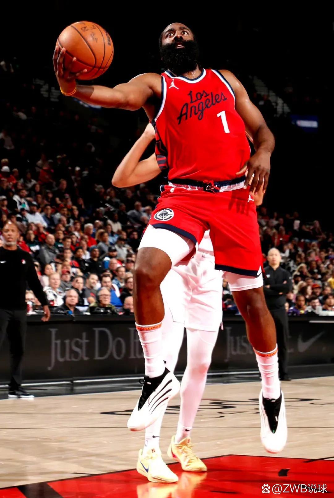 包含美国篮球明星哈登投入欧洲赛场,华丽三分破纪录的词条 包含美国篮球明星哈登投入欧洲赛场,华丽三分破纪录的词条