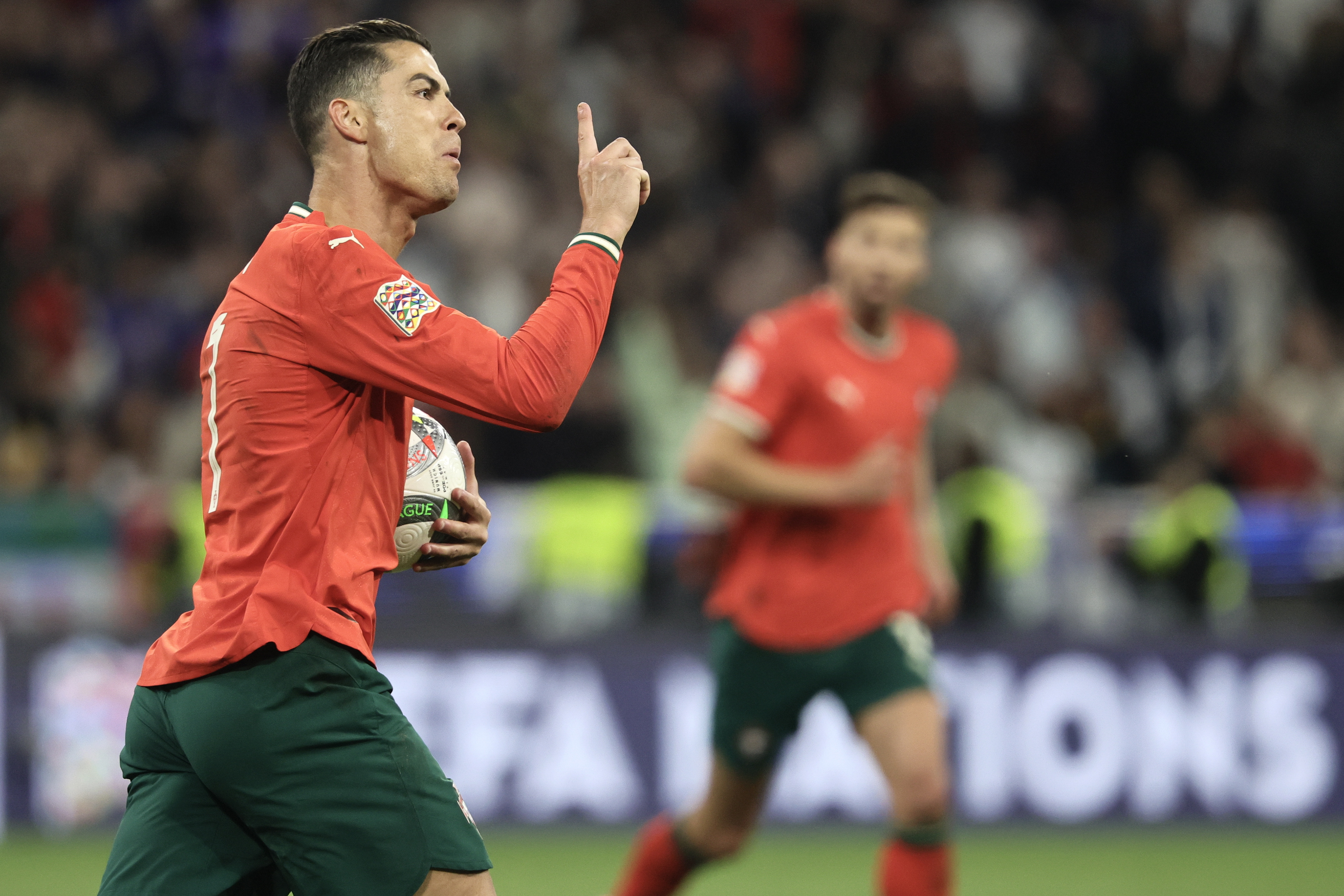 葡萄牙队将面对荷兰挑战，期待晋级欧洲杯半决赛的简单介绍