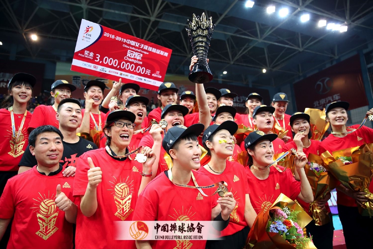 排球比赛中中国队统治全场夺冠 排球比赛中中国队统治全场夺冠