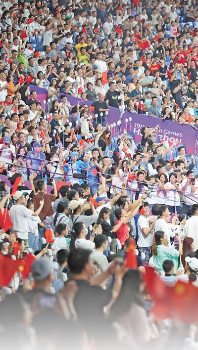 赛事精彩瞬间，吸引众多观众