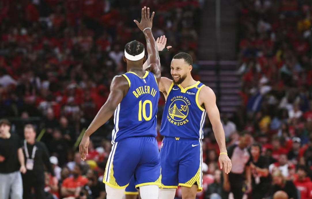 勇士双核再度合砍分,大胜公牛 勇士双核再度合砍分,大胜公牛