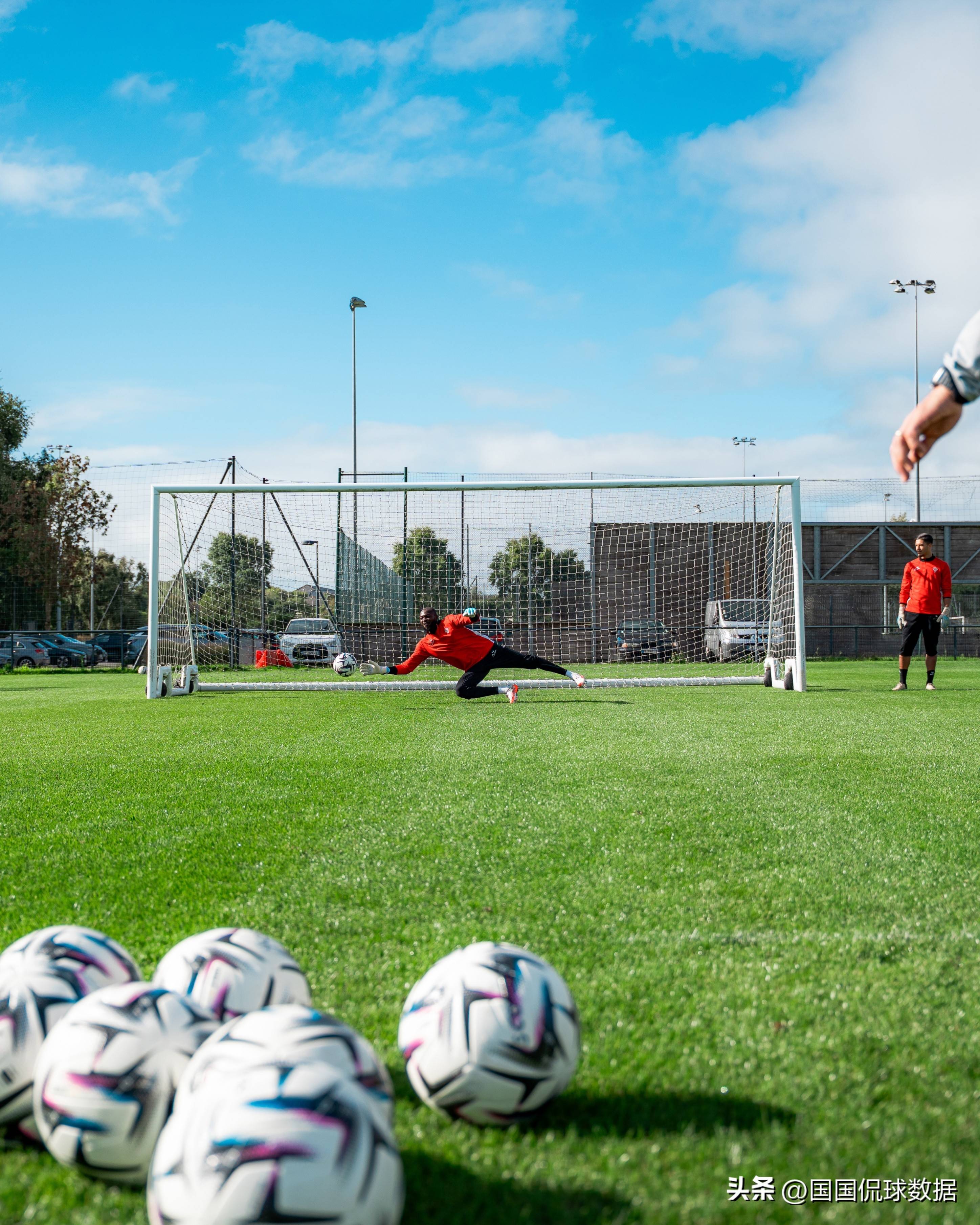 里昂客场战胜昂热，取得关键胜利