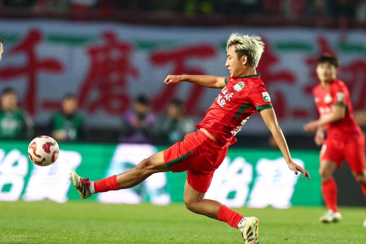 关于前锋连续进球,球队前景一片光明的信息 关于前锋连续进球,球队前景一片光明的信息